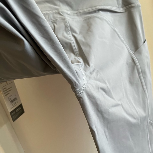 Vuori Stride Legging - size L - Picture 12 of 14